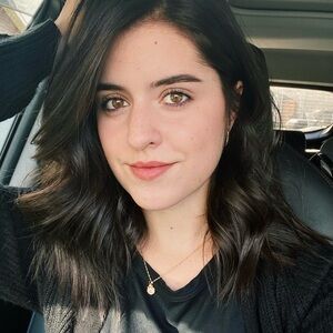 I’m Sara, the indoor cat